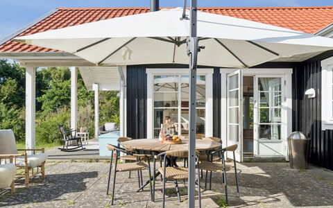 Bernadete - 50M to the Fjord: Appartamento, Shade, Balcone, Sedia, Recinzione, Mobili Da Esterno, Alluminio, Erba Sintetica
