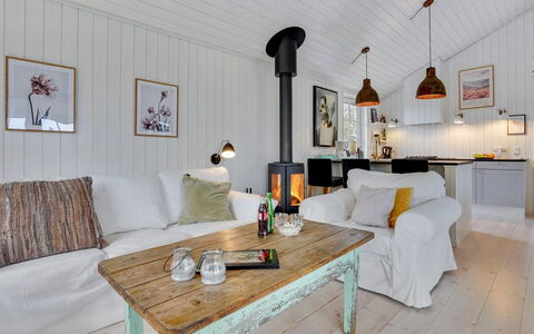 Mojsej: Soffitto, Interior Design, Divano, Mobilia, Soggiorno, Pavimentazione, Casa, Camera, Lampada