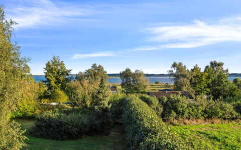 Erikka - 300M to the Fjord: Blu, Arbusto, Villetta, Groundcover, Giardino, Estate, Shade, Landscaping, Agriturismo, Eco Hotel