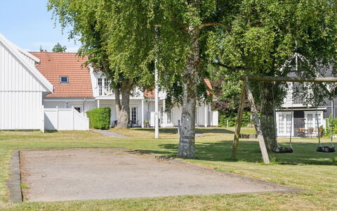 Anniek - 1Km to the Fjord: Costruzione, Casa, Zona Residenziale, Casa, Arbusto, Tetto, Villetta, Estate, Giardino