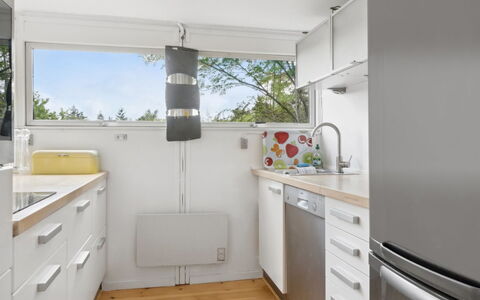 Hannelore - 700M from the Sea: Cucina, Elettrodomestico Da Cucina, Controsoffitto, Interior Design, Apparecchio Major, Pavimentazione, Cabinetry, Soffitto, Elettrodomestico, Lavandino Della Cucina