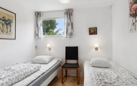 Hannelore - 700M from the Sea: Parete, Legna, Camera Da Letto, Letto, Interior Design, Mobilia, Pavimento, Casa, Bedding, Appartamento