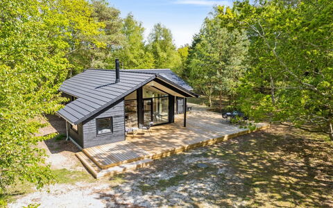 Miljanka - 175M from the Sea: Tetto, Casa, Lotto, Casa, Villetta, Estate, Edifici Giardino, Shade, Log Cabin, Landscaping