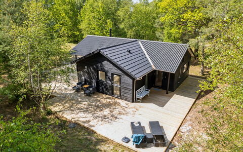 Miljanka - 175M from the Sea: Tetto, Casa, Lotto, Casa, Villetta, Estate, Edifici Giardino, Shade, Log Cabin, Landscaping