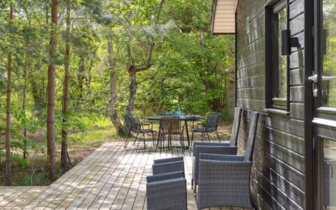 Miljanka - 175M from the Sea: Tetto, Casa, Lotto, Casa, Villetta, Estate, Edifici Giardino, Shade, Log Cabin, Landscaping