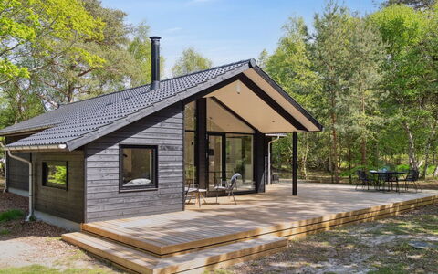 Miljanka - 175M from the Sea: Tetto, Casa, Lotto, Casa, Villetta, Estate, Edifici Giardino, Shade, Log Cabin, Landscaping