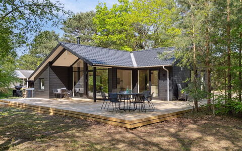 Miljanka - 175M from the Sea: Tetto, Casa, Lotto, Casa, Villetta, Estate, Edifici Giardino, Shade, Log Cabin, Landscaping