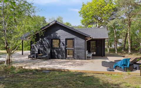 Miljanka - 175M from the Sea: Tetto, Casa, Lotto, Casa, Villetta, Estate, Edifici Giardino, Shade, Log Cabin, Landscaping