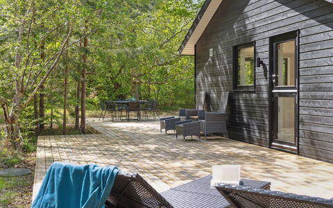 Miljanka - 175M from the Sea: Tetto, Casa, Lotto, Casa, Villetta, Estate, Edifici Giardino, Shade, Log Cabin, Landscaping