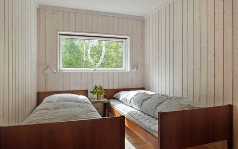 Efka - 175M from the Sea: Pavimentazione, Parete, Pavimento, Legna, Interior Design, Camera Da Letto, Soffitto, Mobilia, Letto, Camera