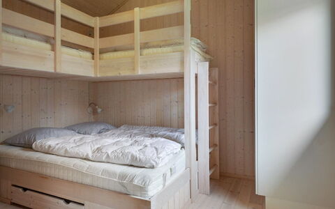 Efka - 175M from the Sea: Camera Da Letto, Legna, Pavimentazione, Pavimento, Letto, Mobilia, Interior Design, Soffitto, Bedding, Lenzuolo
