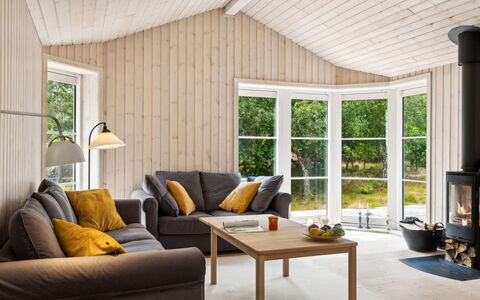 Grethe - 750M from the Sea: Mobilia, Interior Design, Pavimentazione, Legna, Pavimento, Soggiorno, Pavimento In Legno, Camera, Soffitto, Divano