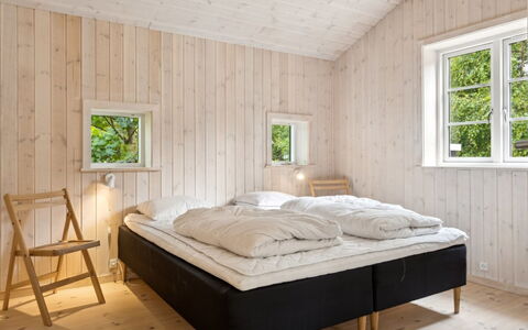 Grethe - 750M from the Sea: Legna, Pavimentazione, Camera Da Letto, Pavimento, Interior Design, Soffitto, Letto, Pavimento In Legno, Bedding, Lenzuolo