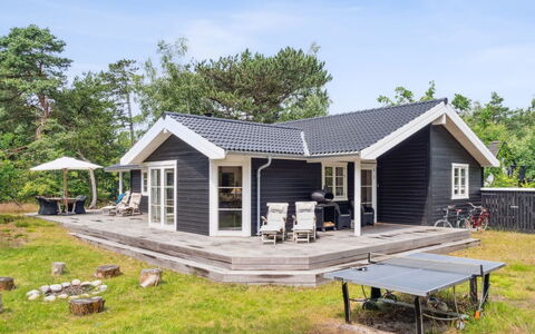 Grethe - 1Km from the Sea: Mobilia, Interior Design, Pavimentazione, Legna, Pavimento, Soffitto, Pavimento In Legno, Sedia, Tavolo, Illuminazione