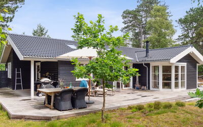 Grethe - 1Km from the Sea