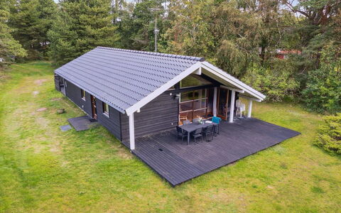 Wilgrib - 400M from the Sea: Tetto, Casa, Lotto, Casa, Villetta, Estate, Edifici Giardino, Shade, Log Cabin, Landscaping