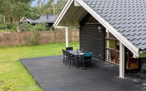 Wilgrib - 400M from the Sea: Tetto, Casa, Lotto, Casa, Villetta, Estate, Edifici Giardino, Shade, Log Cabin, Landscaping