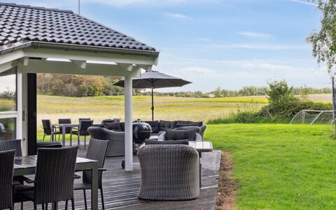 Rik - 350M from the Sea: Piscina, Resort Citta '
