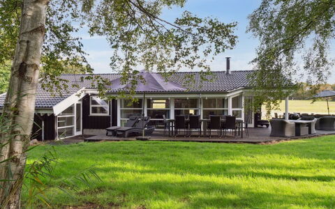 Rik - 350M from the Sea: Zona Residenziale, Tetto, Sobborgo, Driveway, Estate, Camino