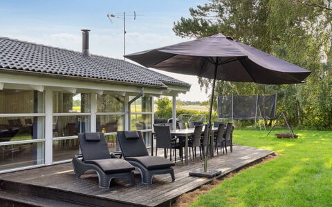 Rik - 350M from the Sea: Zona Residenziale, Tetto, Sobborgo, Driveway, Estate, Camino
