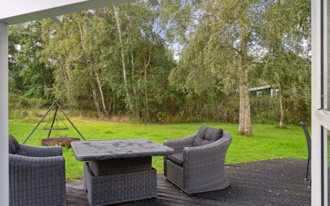 Rik - 350M from the Sea: Zona Residenziale, Tetto, Sobborgo, Driveway, Estate, Camino