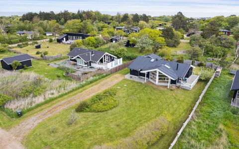 Ewa - 75M from the Sea: Tetto, Casa, Casa, Villetta, Raccordo, Estate, Driveway, Edifici Giardino, Cortile, Capannone