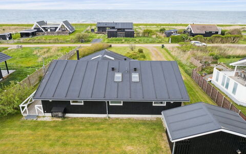 Ewa - 75M from the Sea: Tetto, Casa, Casa, Villetta, Raccordo, Estate, Driveway, Edifici Giardino, Cortile, Capannone