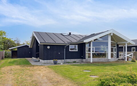 Ewa - 75M from the Sea: Tetto, Casa, Casa, Villetta, Raccordo, Estate, Driveway, Edifici Giardino, Cortile, Capannone
