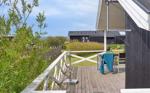 Ewa - 75M from the Sea: Tetto, Casa, Casa, Villetta, Raccordo, Estate, Driveway, Edifici Giardino, Cortile, Capannone