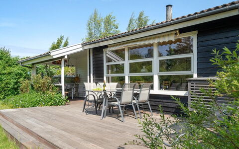 Gærmund - 350M from the Sea: Tetto, Casa, Lotto, Casa, Villetta, Estate, Edifici Giardino, Shade, Log Cabin, Landscaping