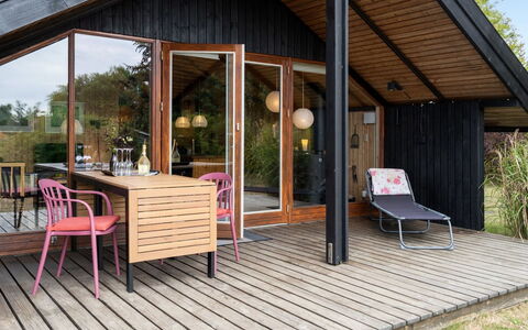 Ija - 200M from the Sea: Tetto, Casa, Lotto, Casa, Villetta, Estate, Edifici Giardino, Shade, Log Cabin, Landscaping
