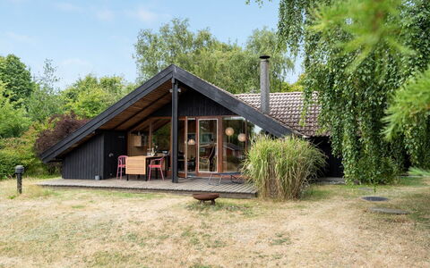 Ija - 200M from the Sea: Tetto, Casa, Lotto, Casa, Villetta, Estate, Edifici Giardino, Shade, Log Cabin, Landscaping