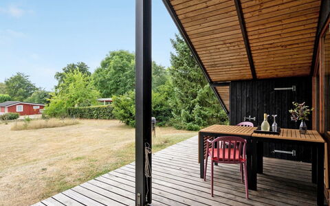 Ija - 200M from the Sea: Tetto, Casa, Lotto, Casa, Villetta, Estate, Edifici Giardino, Shade, Log Cabin, Landscaping