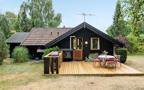 Ija - 200M from the Sea: Tetto, Casa, Lotto, Casa, Villetta, Estate, Edifici Giardino, Shade, Log Cabin, Landscaping