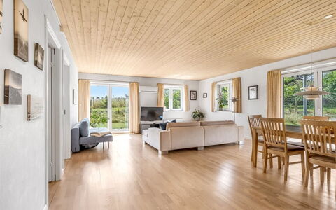 Ettie - 6Km from the Sea: Pavimentazione, Interior Design, Pavimento In Legno, Pavimento, Legna, Soffitto, Mobilia, Pavimento Laminato, Casa, Latifoglie