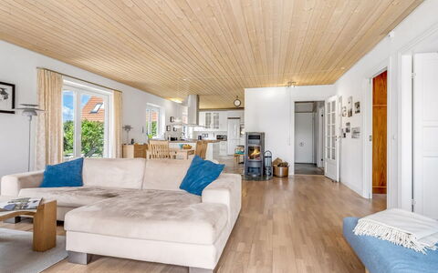 Ettie - 6Km from the Sea: Mobilia, Interior Design, Pavimentazione, Pavimento, Pavimento In Legno, Legna, Soffitto, Divano, Soggiorno, Camera