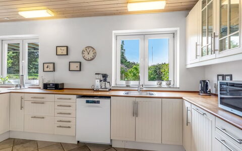 Ettie - 6Km from the Sea: Cucina, Elettrodomestico Da Cucina, Pavimentazione, Legna, Controsoffitto, Interior Design, Cabinetry, Apparecchio Major, Casa, Mobilia