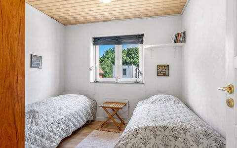 Ettie - 6Km from the Sea: Parete, Legna, Camera Da Letto, Pavimento, Pavimentazione, Soffitto, Letto, Interior Design, Bedding, Lenzuolo