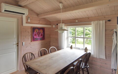 Lilian - 600M from the Sea: Zona Residenziale, Tetto, Sobborgo, Driveway, Estate, Camino