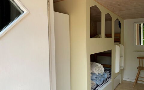 Vojo - 100M from the Sea: Interior Design, Legna, Pavimentazione, Pavimento, Camera Da Letto, Letto, Camera, Mobilia, Soffitto, Letto A Castello