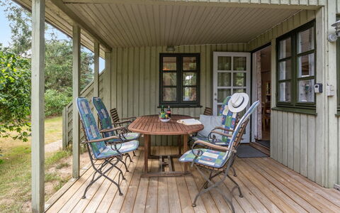 Sini - 300M from the Sea: Tetto, Casa, Casa, Villetta, Porta, Raccordo, Deck, Portico, Plank, Latifoglie