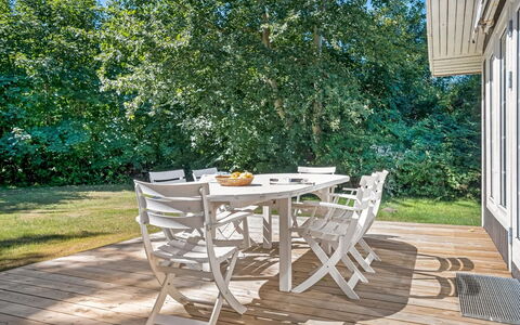 Tineke - 200M from the Sea: Tetto, Casa, Casa, Villetta, Porta, Raccordo, Deck, Portico, Plank, Latifoglie