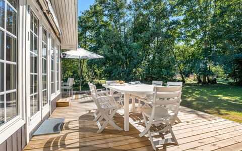 Tineke - 200M from the Sea: Tetto, Casa, Casa, Villetta, Porta, Raccordo, Deck, Portico, Plank, Latifoglie