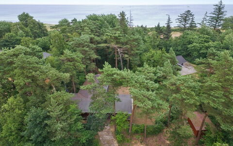 Myrra - 10M from the Sea: Tetto, Casa, Casa, Villetta, Raccordo, Estate, Driveway, Edifici Giardino, Cortile, Capannone