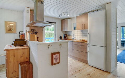 Trixie - 1Km from the Sea: Tetto, Casa, Porta, Villetta, Shade, Raccordo, Cortile, Estate, Backyard