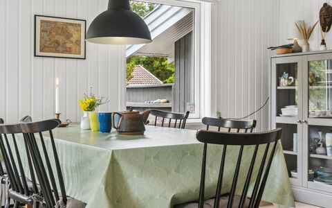 Margit - 10M from the Sea: Interior Design, Mobilia, Pavimentazione, Pavimento, Tavolo, Soffitto, Cucina & Sala Da Pranzo Tavolo, Lampada, Sala Da Pranzo, Sedia