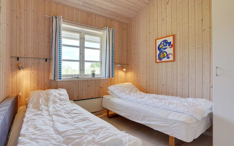 Aldis - 300M from the Sea: Legna, Pavimento, Casa, Camera Da Letto, Plank, Soffitto, Color Legno, Latifoglie, Letto, Pavimento In Legno