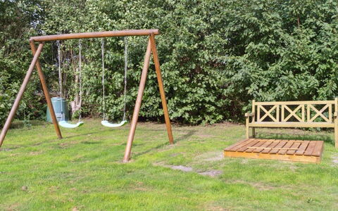 Aldis - 300M from the Sea: Legna, Attrezzatura Giochi All'Aperto, Giardino, Swing, Prato, Terreno Di Gioco, Shade, Backyard, Parco, Cortile