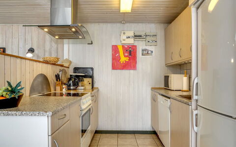 Sitta - 400M from the Sea: Cucina, Controsoffitto, Elettrodomestico Da Cucina, Apparecchio Major, Legna, Interior Design, Pavimentazione, Mobilia, Soffitto, Lavello