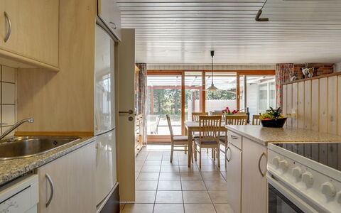 Sitta - 400M from the Sea: Pavimentazione, Interior Design, Pavimento, Mobilia, Legna, Controsoffitto, Soffitto, Cucina, Cabinetry, Camera
